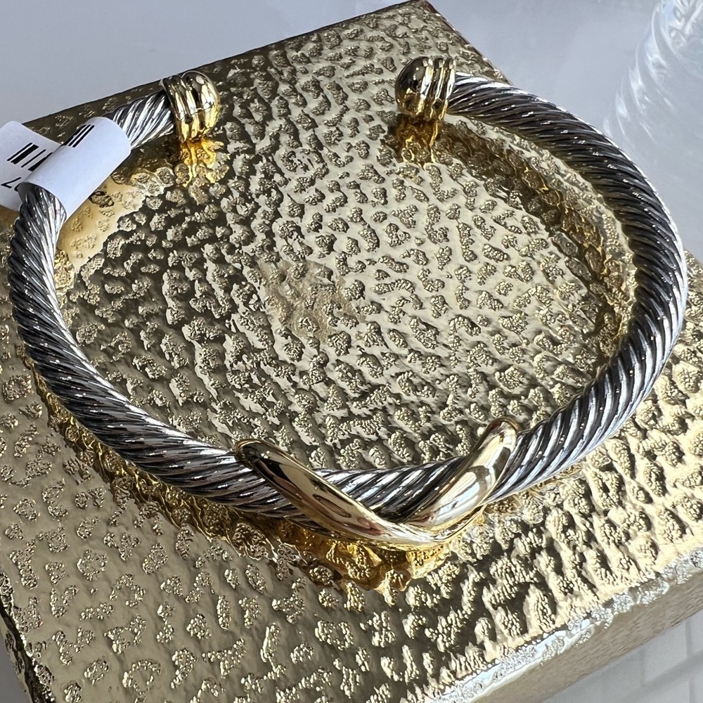 FASHION JEWELRY BANGLE BRACELET BRAND NEW